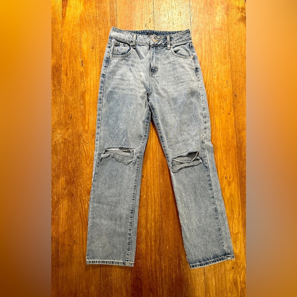 Women’s fashion Nove high rise jeans, ripped knees, size 1, medium wash